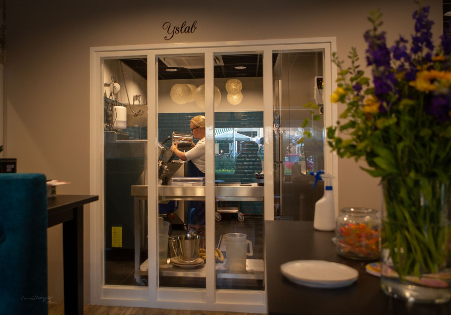 Live ijs maken bij IJssalon Lochem